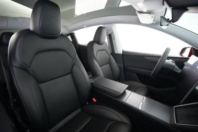 2026 Tesla Model Y — photo 18 of 21