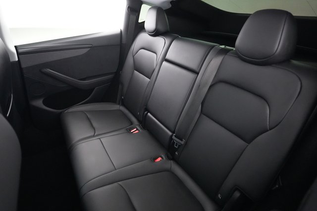 2026 Tesla Model Y — photo 19 of 21