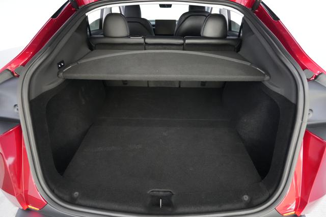 2026 Tesla Model Y — photo 6 of 21