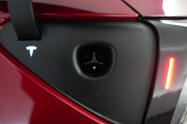 2026 Tesla Model Y — photo 8 of 21