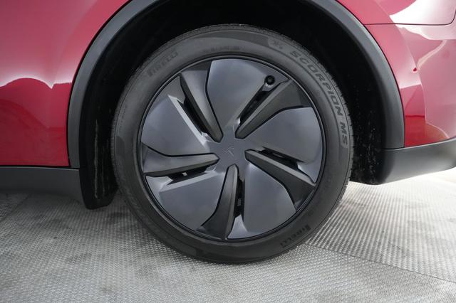 2026 Tesla Model Y — photo 7 of 21