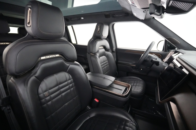 2025 Rivian R1S