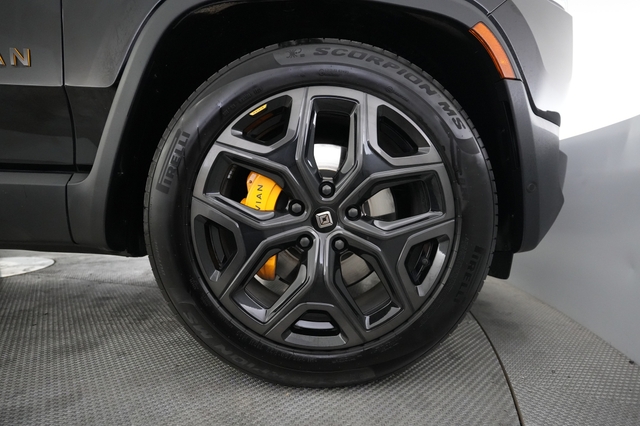 2025 Rivian R1S