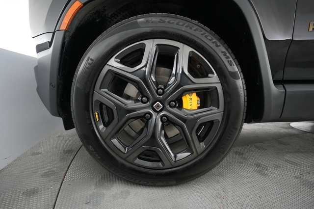 2025 Rivian R1S