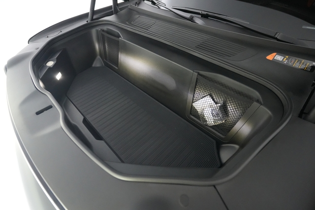2025 Rivian R1S