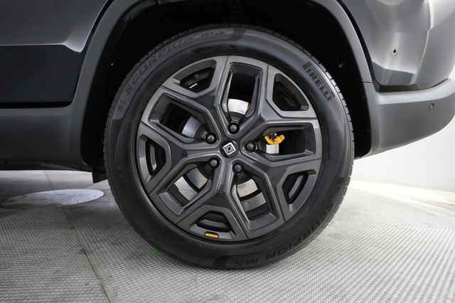 2025 Rivian R1S