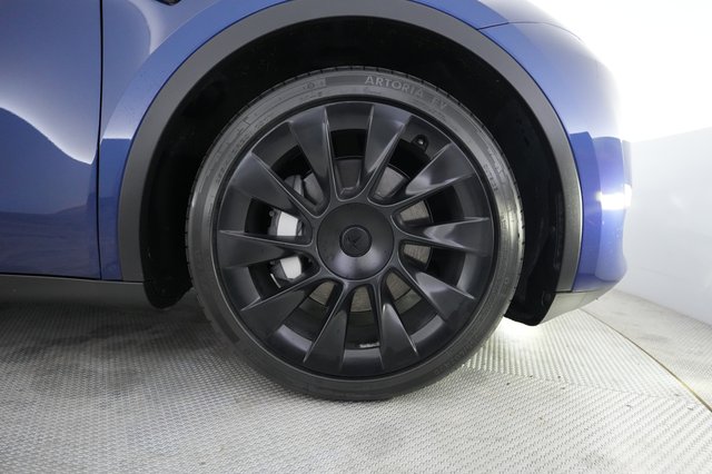 2023 Tesla Model Y — photo 16 of 21