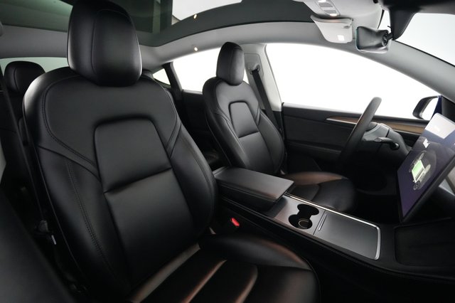 2023 Tesla Model Y — photo 18 of 21