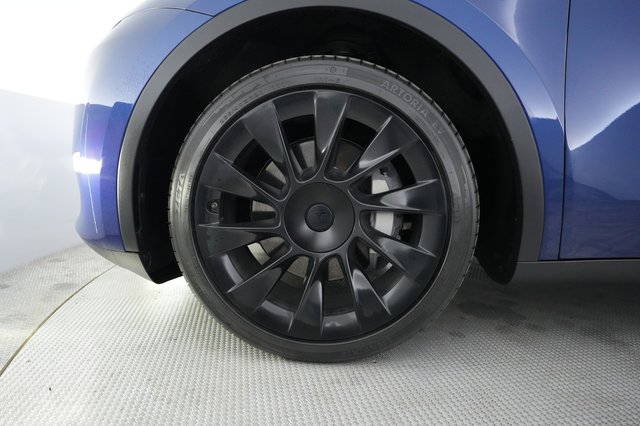 2023 Tesla Model Y — photo 15 of 21