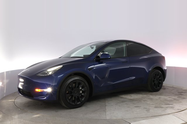 2023 Tesla Model Y — photo 14 of 21
