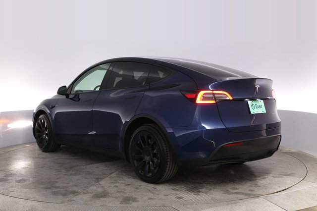 2023 Tesla Model Y — photo 13 of 21