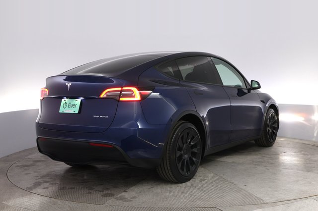 2023 Tesla Model Y — photo 2 of 21