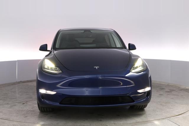 2023 Tesla Model Y — photo 9 of 21