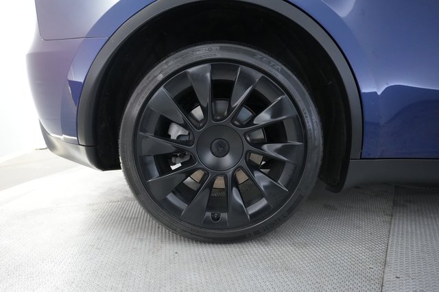 2023 Tesla Model Y — photo 17 of 21