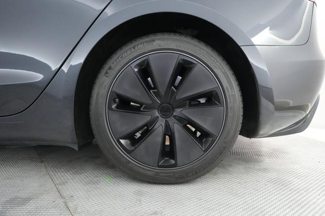2024 Tesla Model 3 — photo 7 of 21