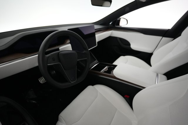 2023 Tesla Model S — photo 18 of 24