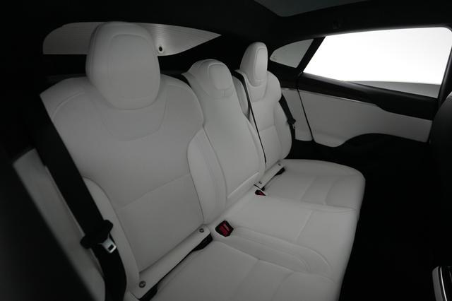 2023 Tesla Model S — photo 4 of 24