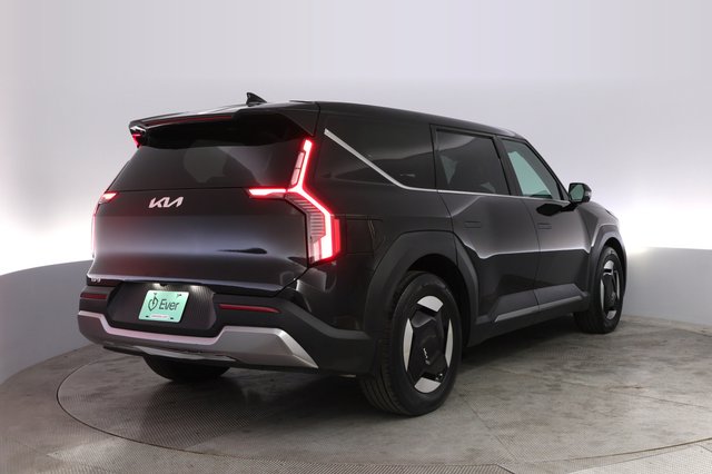 2024 Kia EV9 — photo 2 of 23
