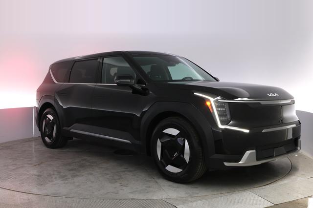 2024 Kia EV9 — photo 10 of 23