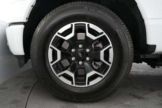 2022 Ford F-150 Lightning — photo 9 of 16