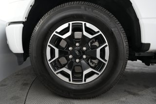 2022 Ford F-150 Lightning — photo 9 of 16