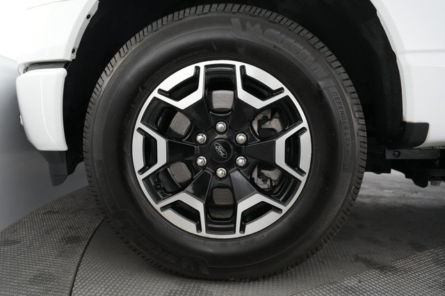 2022 Ford F-150 Lightning — photo 9 of 16