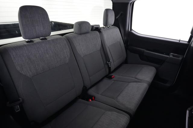 2022 Ford F-150 Lightning — photo 4 of 16