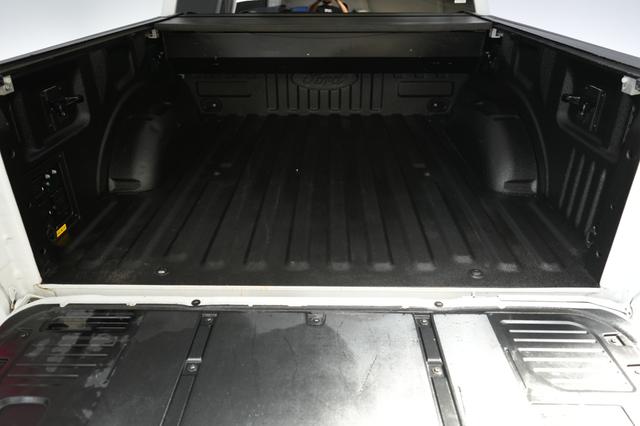 2022 Ford F-150 Lightning — photo 6 of 16