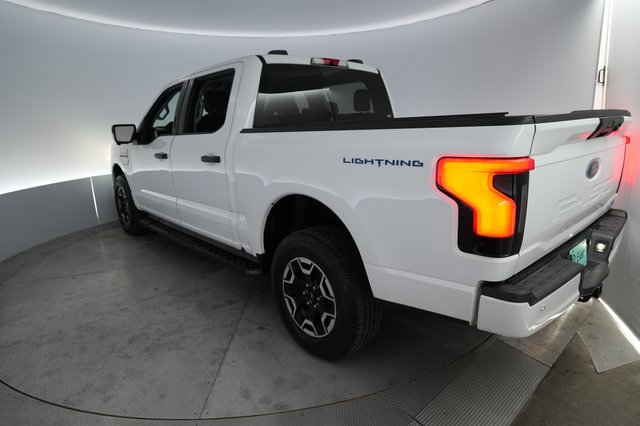 2022 Ford F-150 Lightning — photo 2 of 16