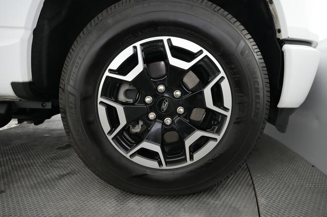 2022 Ford F-150 Lightning — photo 10 of 16