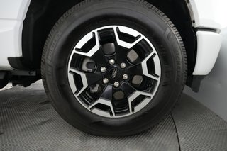 2022 Ford F-150 Lightning — photo 10 of 16