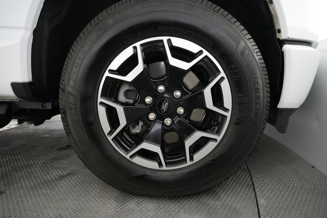 2022 Ford F-150 Lightning — photo 10 of 16