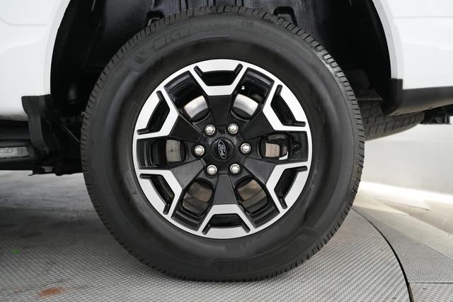 2022 Ford F-150 Lightning — photo 7 of 16