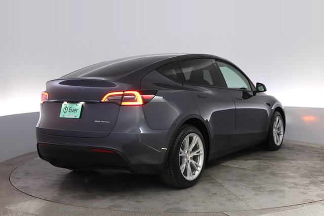 2023 Tesla Model Y — photo 2 of 21