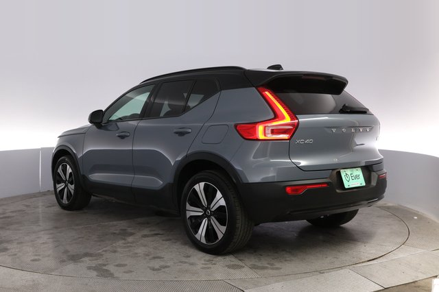 2023 Volvo XC40 Recharge — photo 13 of 21