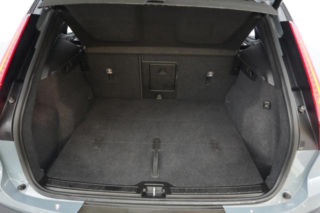 2023 Volvo XC40 Recharge — photo 6 of 21