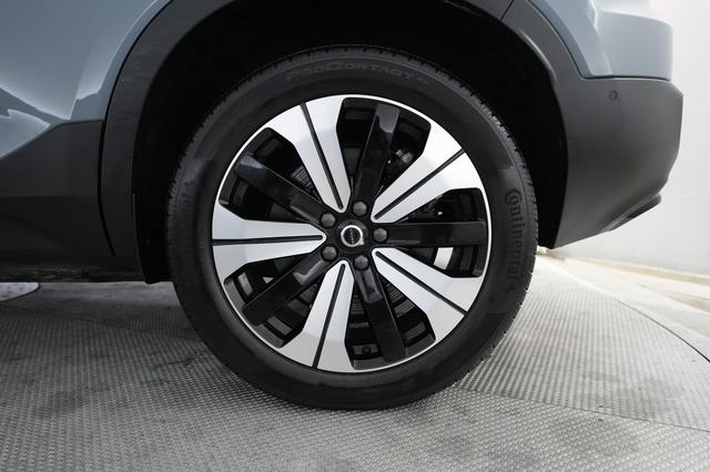 2023 Volvo XC40 Recharge — photo 7 of 21