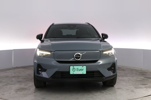 2023 Volvo XC40 Recharge — photo 9 of 21