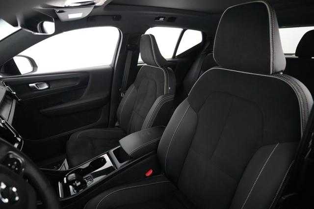 2023 Volvo XC40 Recharge — photo 3 of 21