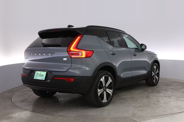 2023 Volvo XC40 Recharge — photo 2 of 21