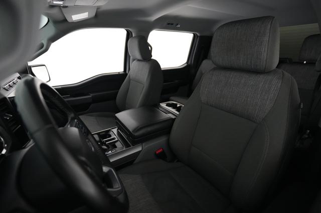 2023 Ford F-150 Lightning — photo 3 of 15