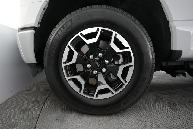 2023 Ford F-150 Lightning — photo 9 of 15