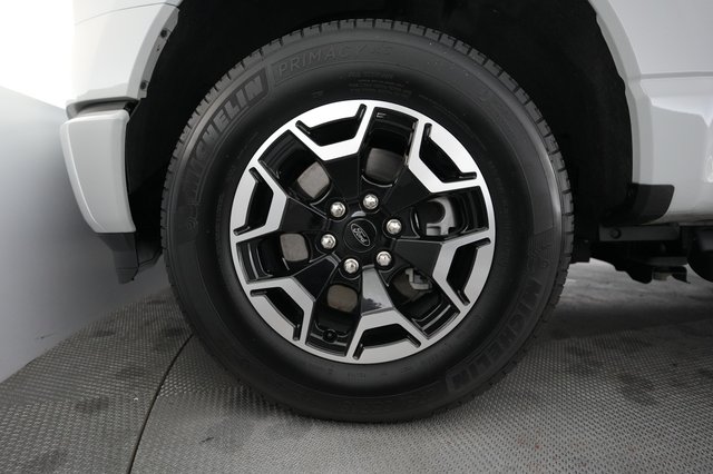 2023 Ford F-150 Lightning — photo 9 of 15