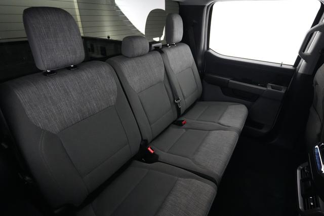 2023 Ford F-150 Lightning — photo 4 of 15