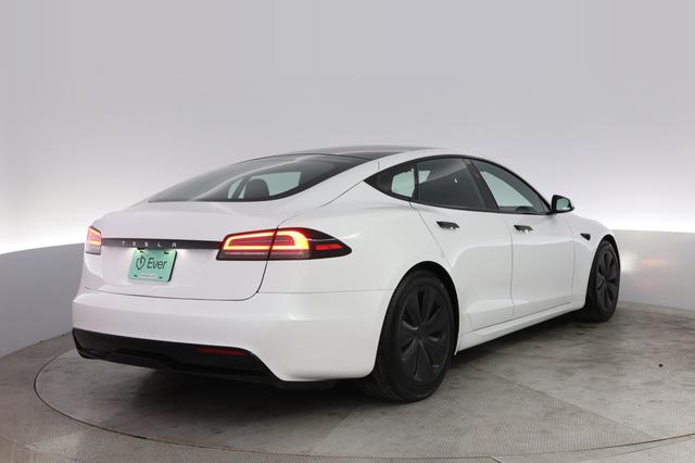 2024 Tesla Model S — photo 2 of 21