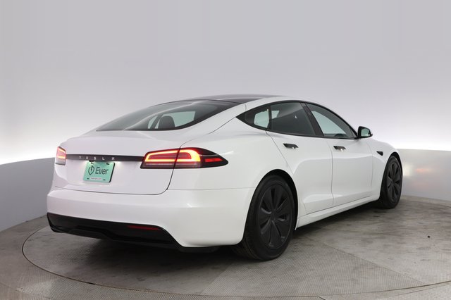 2024 Tesla Model S — photo 2 of 21