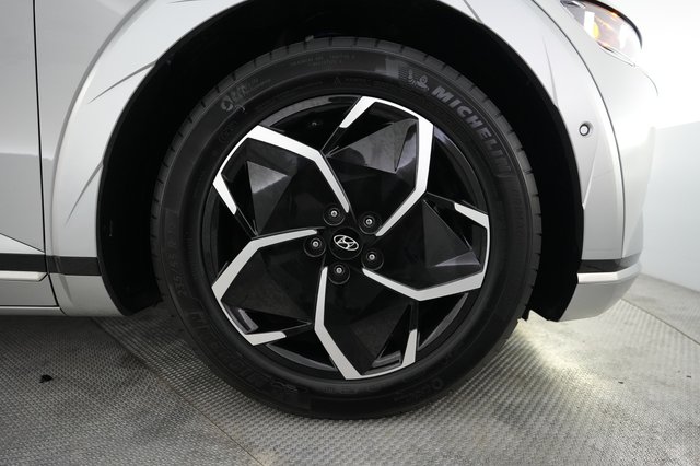 2024 Hyundai IONIQ 5 — photo 16 of 22