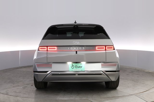 2024 Hyundai IONIQ 5 — photo 12 of 22