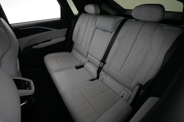 2024 Cadillac Lyriq — photo 19 of 21