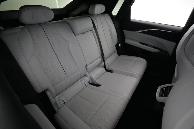 2024 Cadillac Lyriq — photo 4 of 21